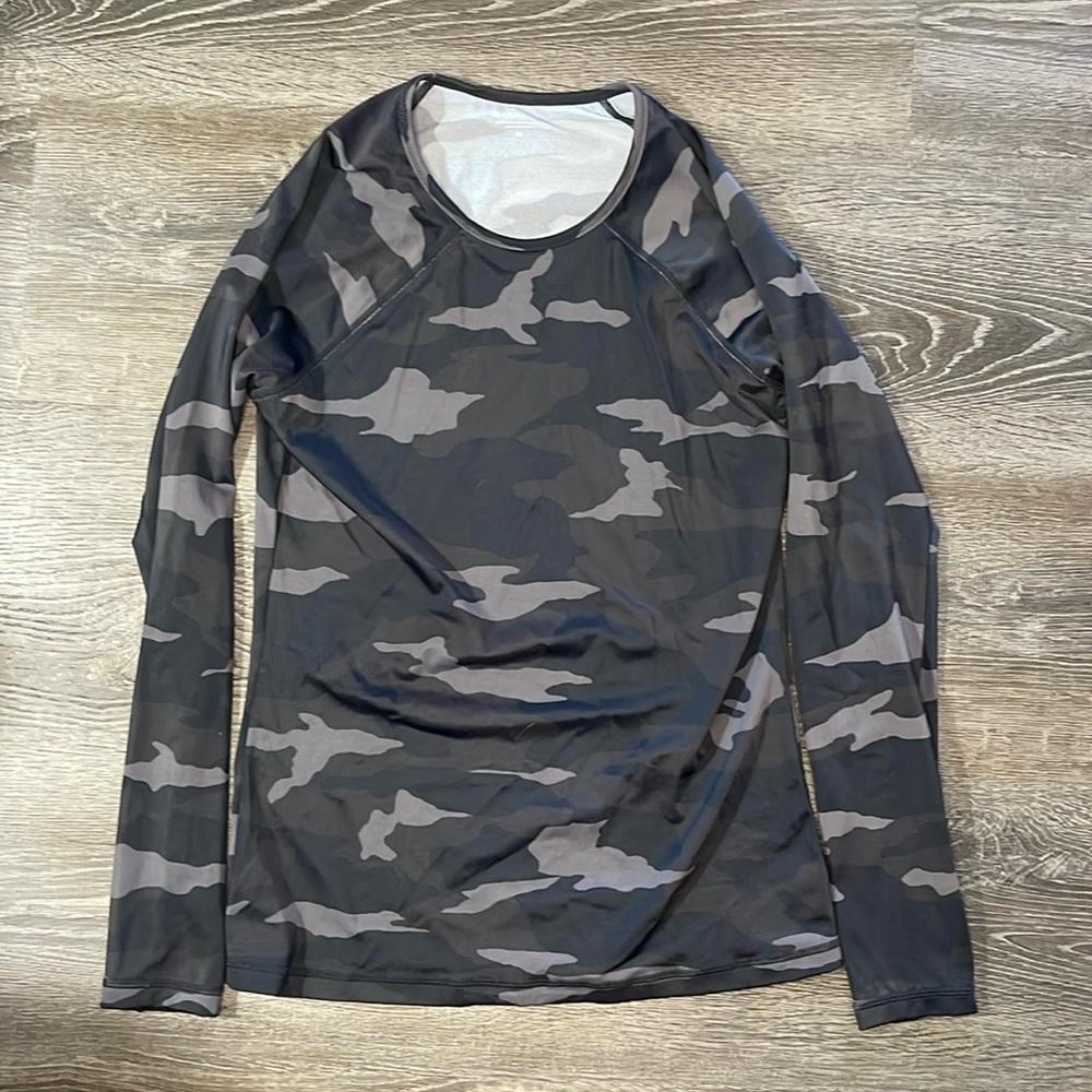 Athleta Women's‎ Speedlight Camo Long Sleeve Rashguard Size Medium